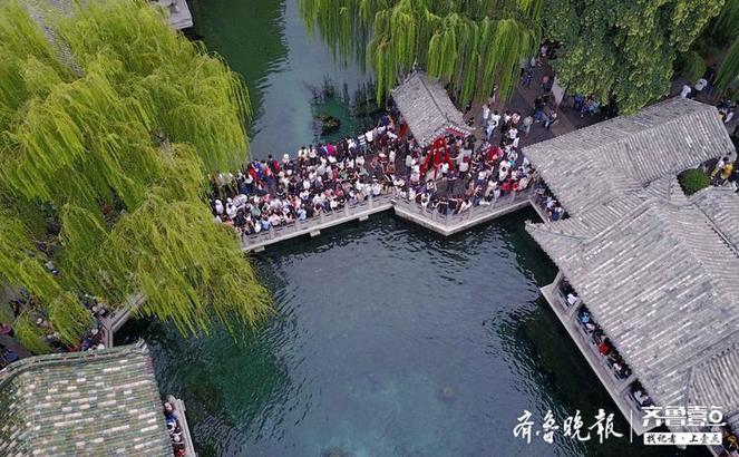 航拍济南趵突泉景区，国庆节最多一天接待7.5万人