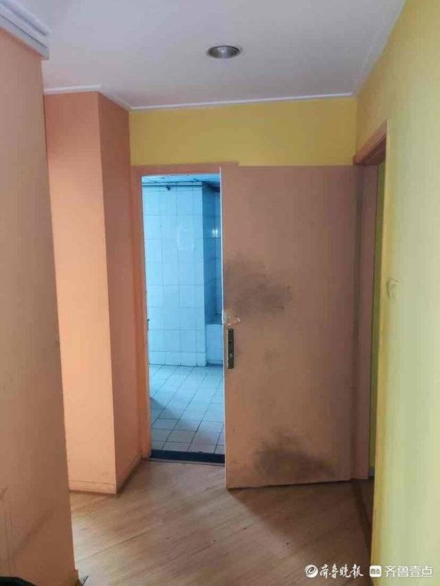 青岛一16岁学生高空扔下一包复印纸，67岁女子被砸中死亡