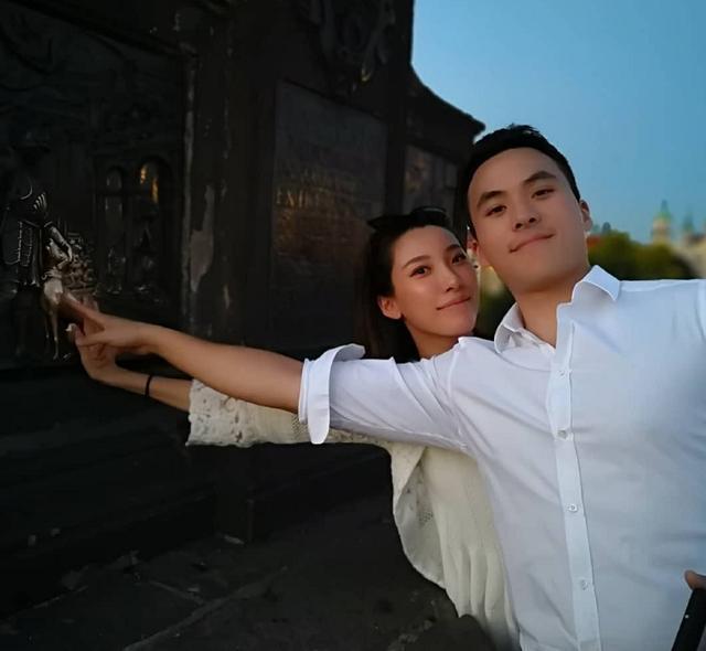 何猷启承认离婚|各玩各的?何猷启承认离婚牵手新欢牵手,老婆也被拍到和猛男约饭