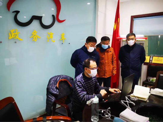 王国顺“四不两直”到济南市三胞服务中心走访调研疫情防控和复工复产情况