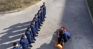 这些“狼狈”的身影真帅！消防员花式出警合集来了，笑着笑着就哭了