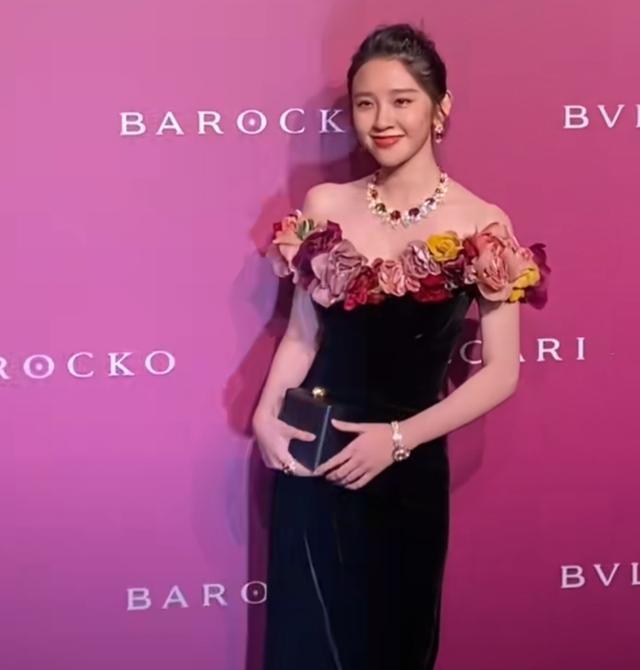 唐艺昕产后身材|唐艺昕产后身材与怀孕前别无二致 气场十足