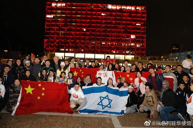 全球多地点亮地标建筑 为武汉加油