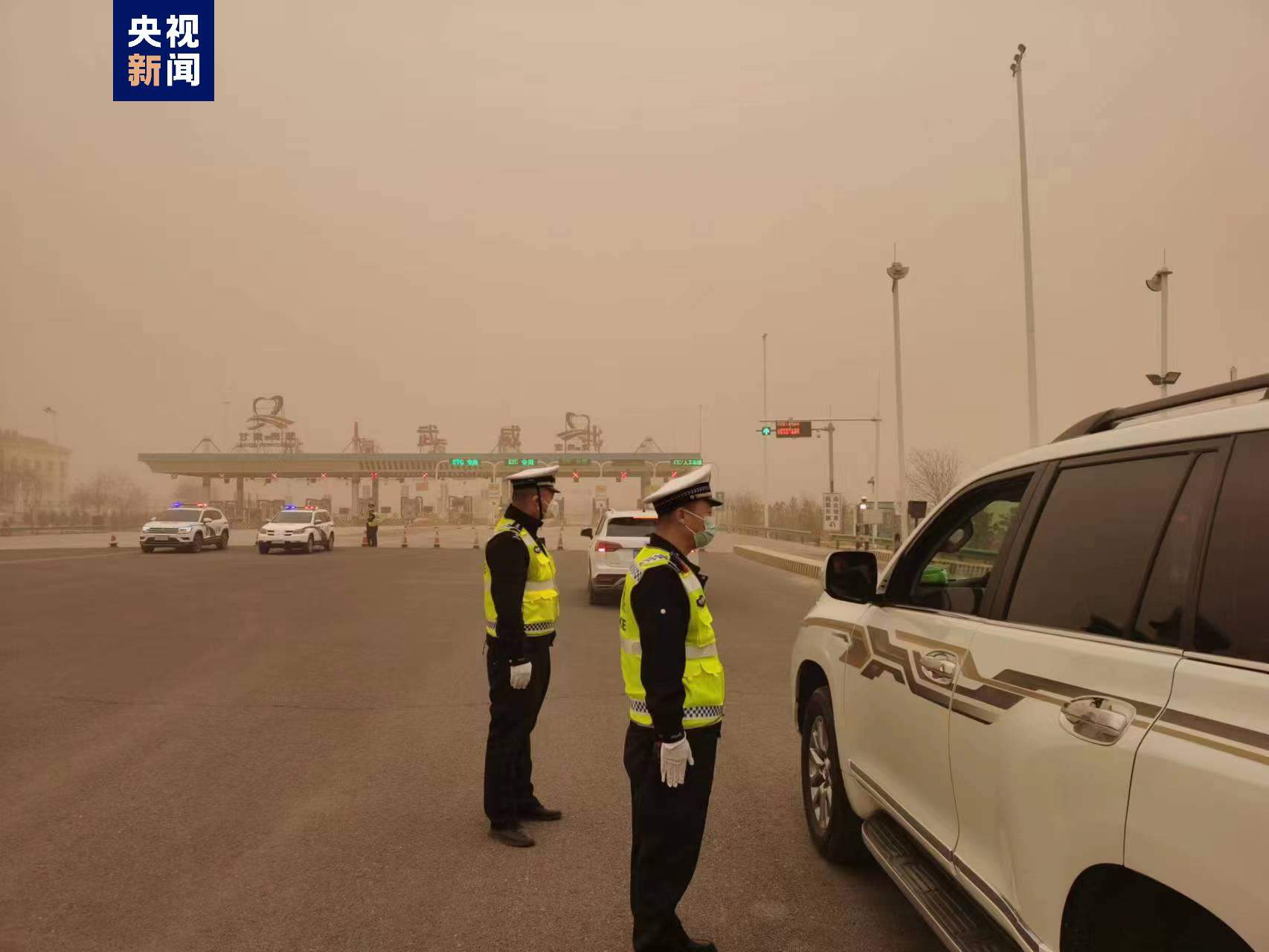 甘肃河西走廊地区出现沙尘暴天气 部分高速公路临时管制