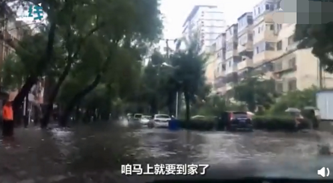 “就当你是船稳住别熄火”，小哥用标准“天津话”给车加油 感受下这画风……