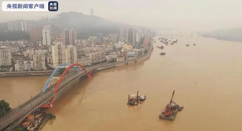 高温暴雨黄色预警齐发！北方“火烤”，南方暴雨如注……