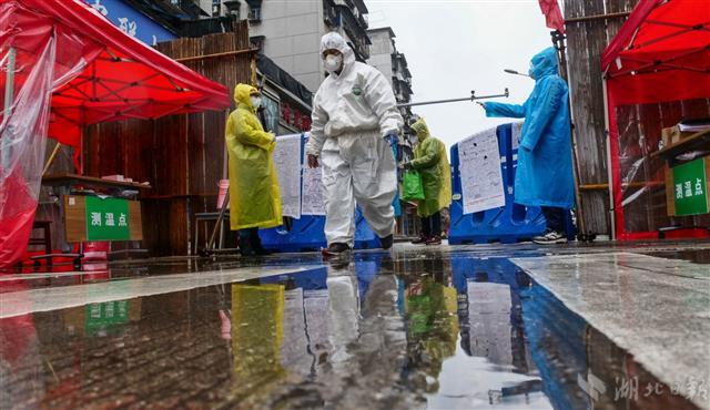 战疫“摆渡人”张林的十二时辰