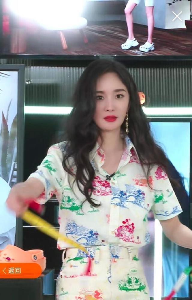 李佳琦道歉! 杨幂李佳琦直播 李佳琦紧张开黄腔怎么回事说了什么?