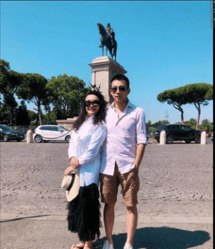 护妻狂魔汪小菲晒和美女合照，原来是61岁母亲！