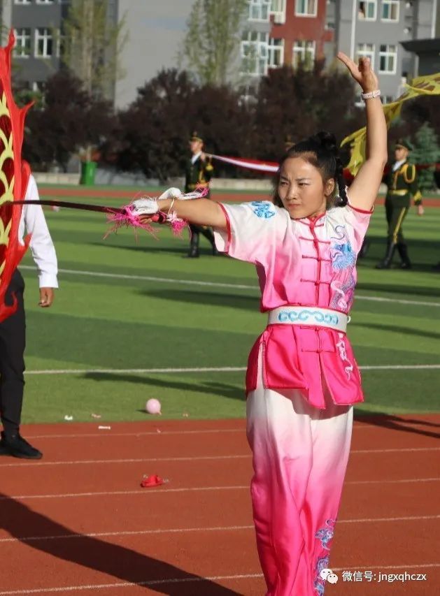 舞龙舞狮、武术展示、文艺表演，孩子们在运动会上使出“十八般武艺”