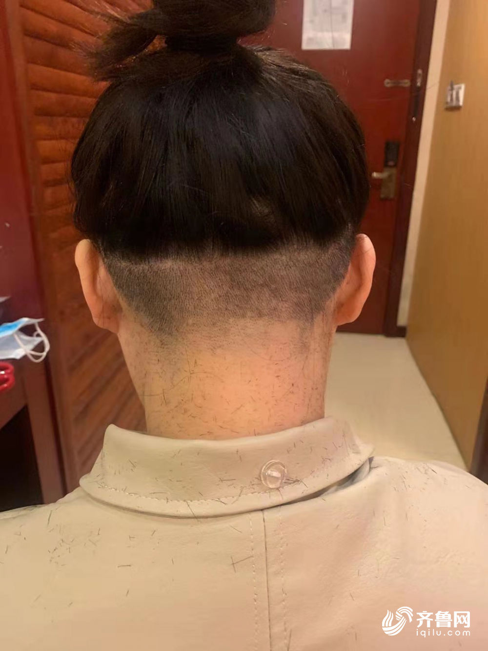 山东援助湖北医疗队员刘肖：头发短到不能再剪，美女变“假小子”