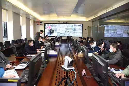 护送你的返程，他们准备好了