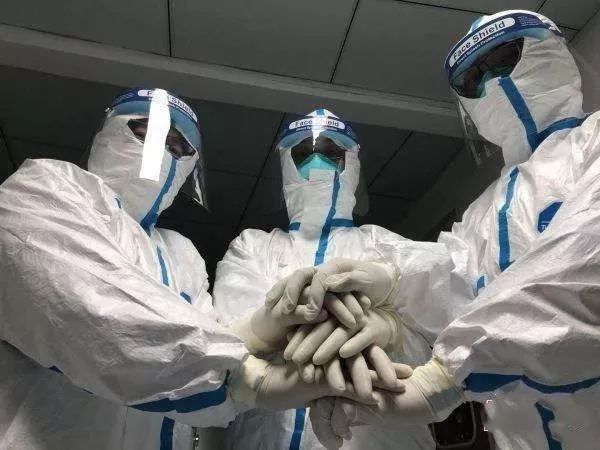 今日元宵节，我们想讲15个关于家的故事