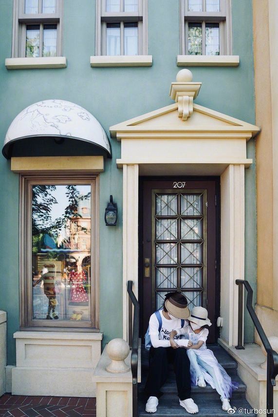 邓超|脆弱的老父亲！邓超被孙俪疯狂吐槽 送娃上学转身脆弱流泪