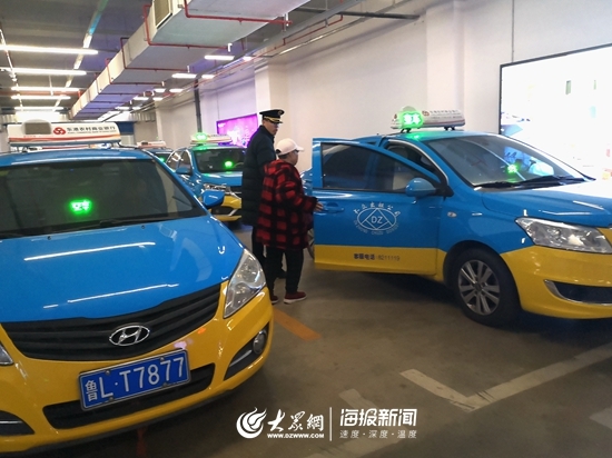 79岁老人第一次坐高铁来日照 热心客运员一路相送