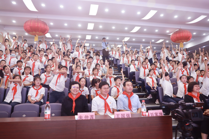 “税润桃李小课堂”走进市青少年税收普法教育基地