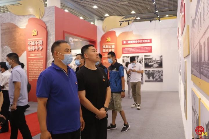 济南仲裁办组织参观济南市庆祝中国共产党成立100周年主题展览