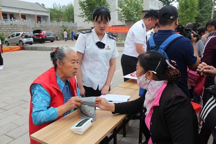 18载奉献2.6万个服务工时 济南“爱心奶奶”李爱萍荣登“中国好人榜”