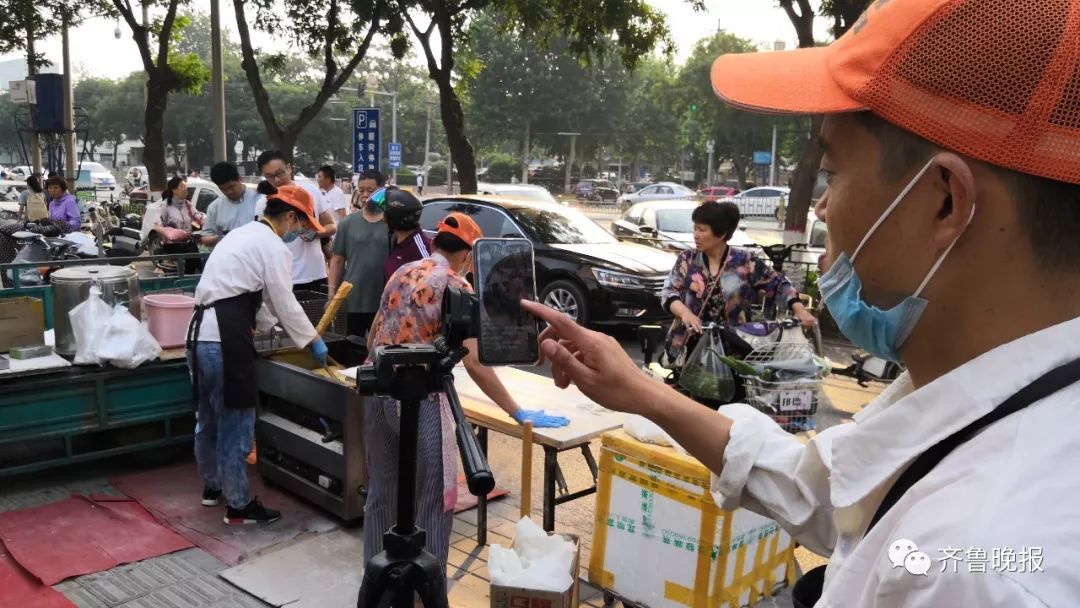 大学白读了?卖油条年入30万 济南