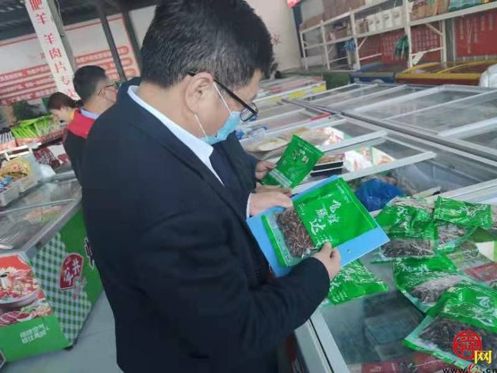 济南市场监管“周末查食安”突击检查农贸市场