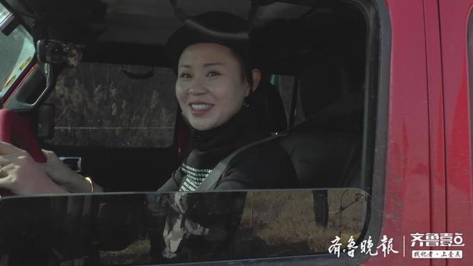 咋回事！黄河滩上数十辆越野车上演“速度与激情”