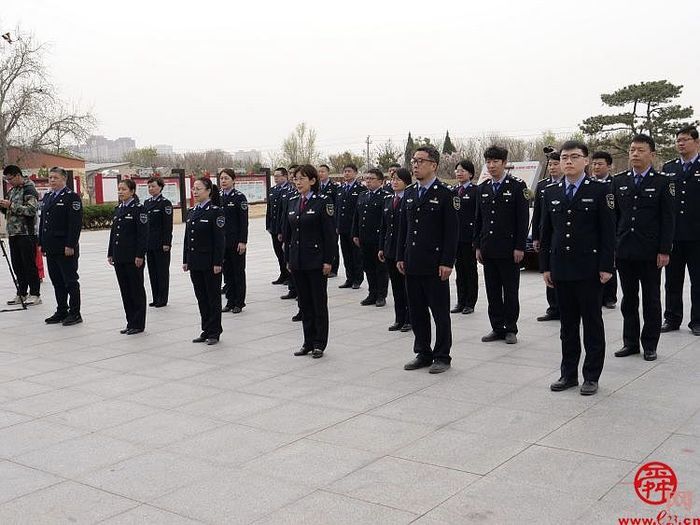 济南市水政监察支队联合济南黄河河务局等三家单位组织“贯彻实施黄河保护法 携手共护母亲河”普法宣传活动