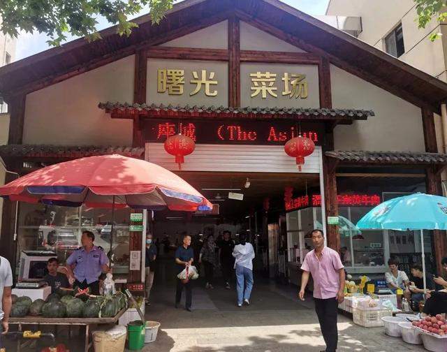 浙江一菜场摊主：女儿考上清华大学，小菜8.8折！