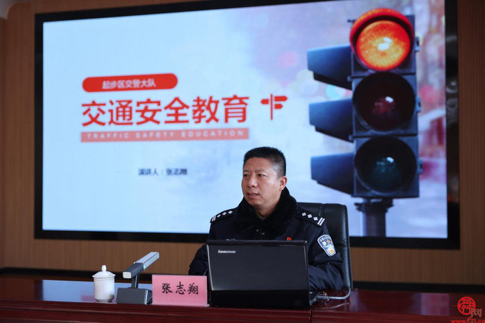 起步区环卫安全专题培训暨关爱环卫工人慰问活动举行