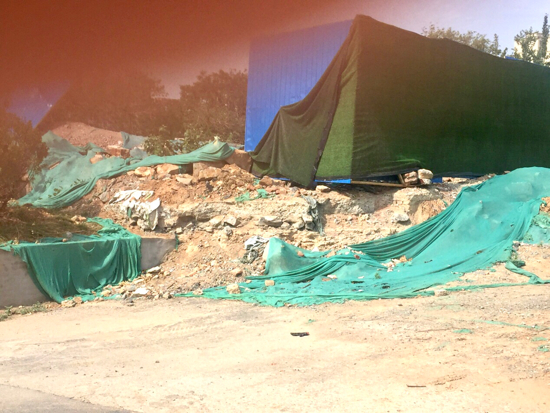 【啄木鸟在行动】凤岐路与殷陈南路交汇处南100米东侧存在扬尘隐患