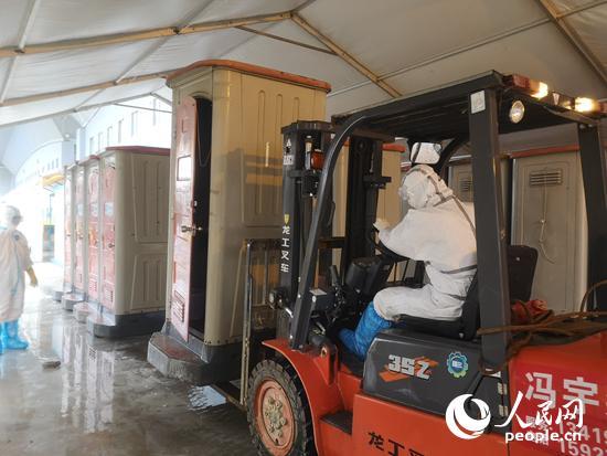 武汉日记：最“有味道”的方舱爷们儿休工了