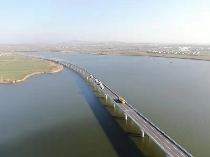 济宁泗河道路和环湖大道东线竣工通车，形成“C”字形乡村振兴与文化旅游长廊