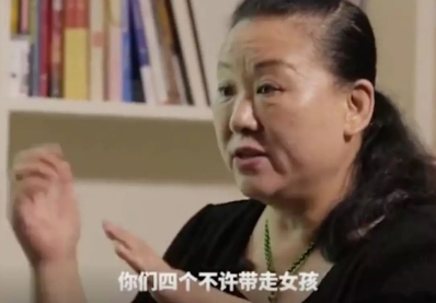 醉酒女孩险被4老外架走，代驾大姐霸气阻拦镇住了老外