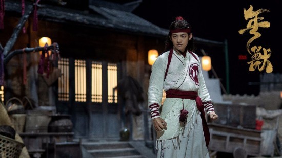 姜彭电影《年兽》杀青 雄姿初现显少年英气