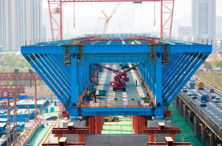 刷新“跨黃”橋梁紀錄，G104京嵐線濟南黃河公路大橋主塔即將封頂
