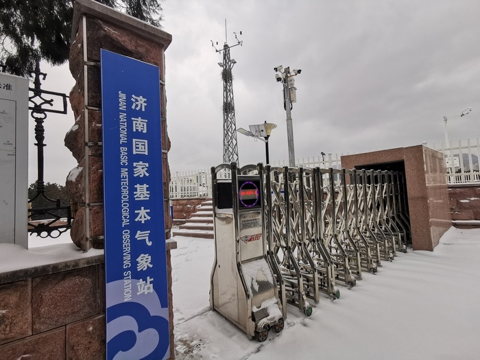 今夜济南局地仍有零星小雪，明晨多云间晴最低气温-7℃