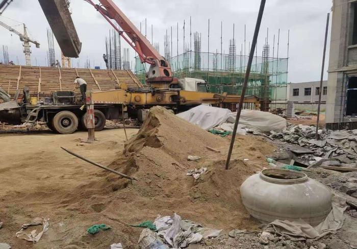 【啄木鸟在行动】莱芜机械工程中等专业学校建设项目施工现场扬尘治理不 到位