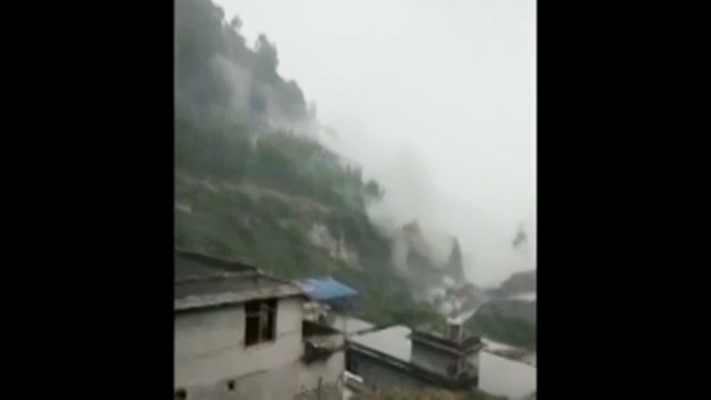 直击现场！四川珙县马蹄山岩体再次崩塌 官方回应