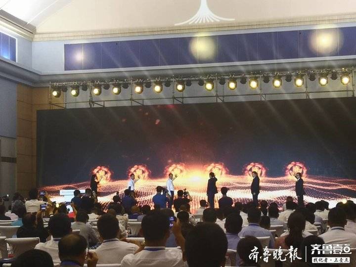 青企峰会2019潍坊市专场推介举行！10个重点项目集中签约