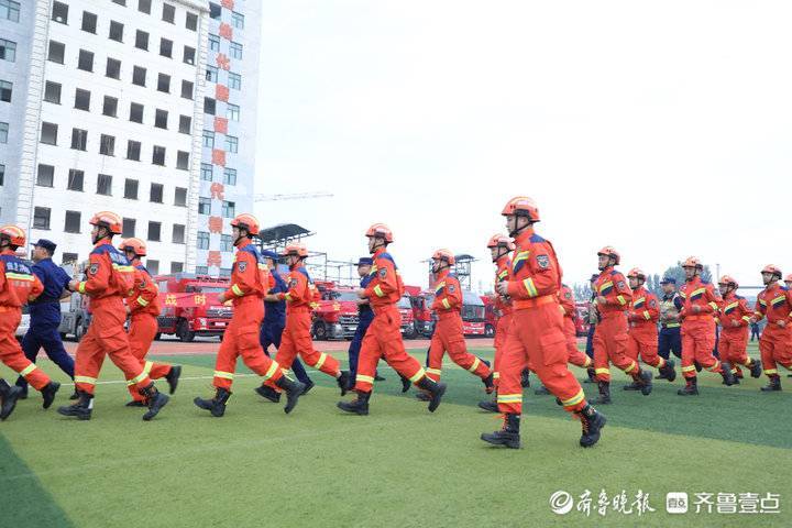 山东消防第二批增援来了！17辆最先进大功率排涝车驰援河南！