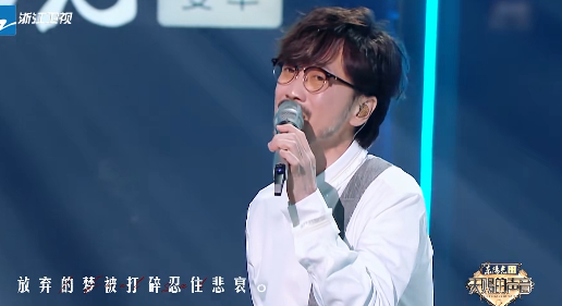 情歌教父！周传雄重返舞台被新人点评引争议