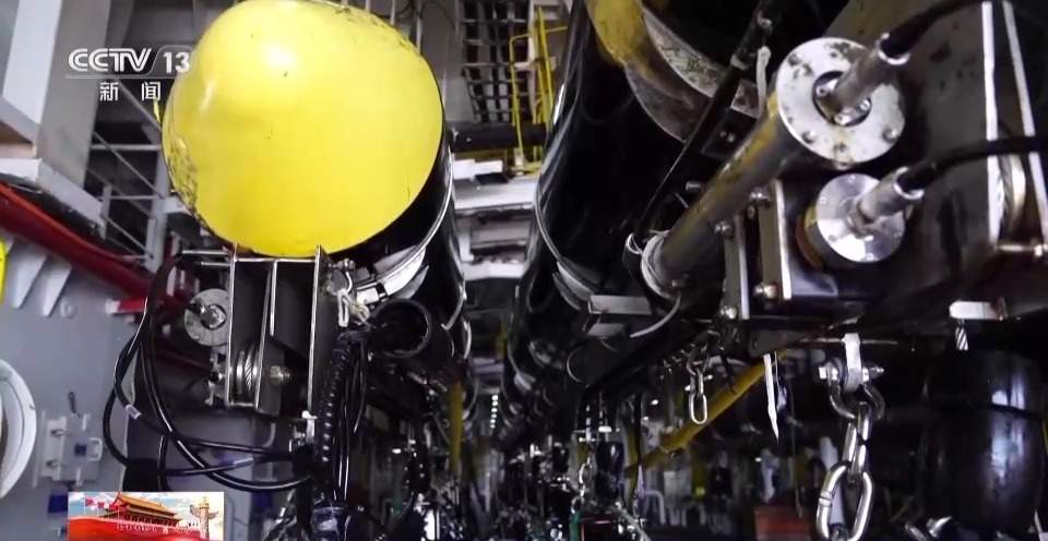 我国自主装备首次开展超深水作业 总台记者带你一探究竟