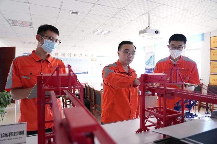 港口雄开万里流｜“中国智慧”破解世界港口之问——山东港口烟台港矿石公司“于新国创新工作室”自主创新之路