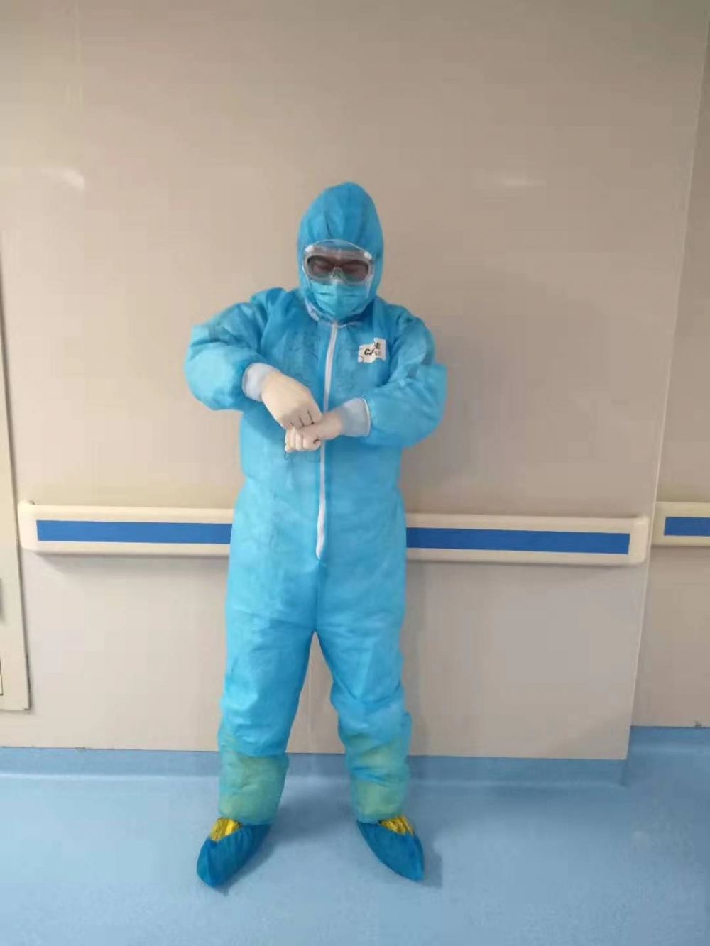 在隔离病房如何默契交流？山东医疗队自创交流手势 医护人员快get