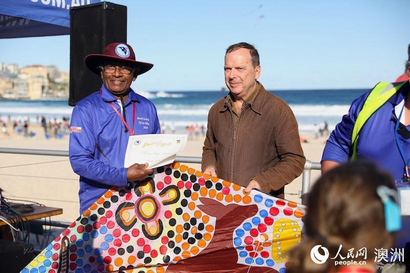 澳大利亚最大风筝节在悉尼举行 吸引数万人参加 