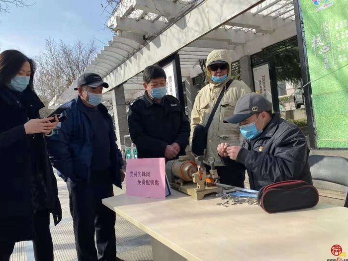 新时代残疾人代表李永峰：为别人开一把锁  为自己开一扇门