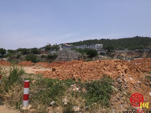 南部山区九女山庄商务酒店附近渣土裸露