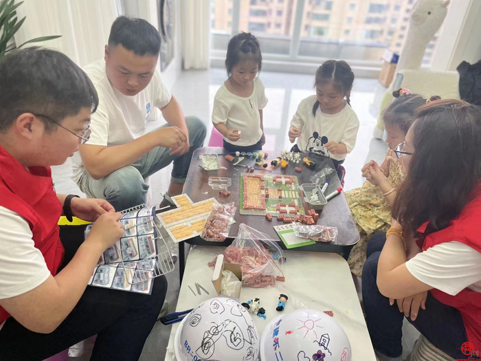 这份礼物从建筑工地出发，今天准时到达！