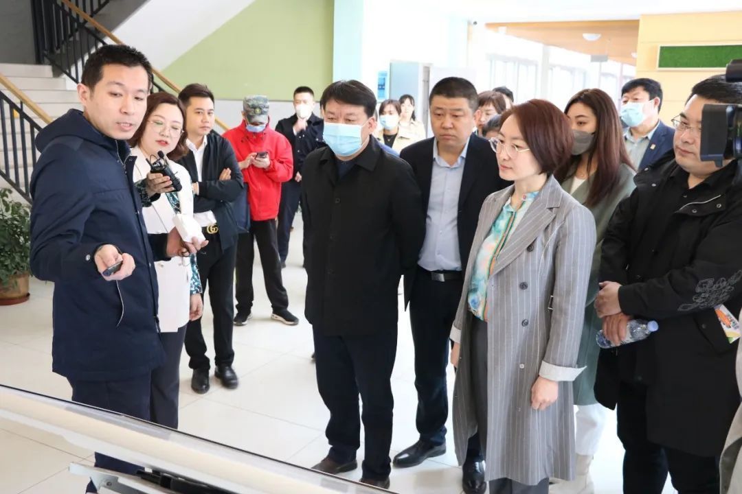 市中区政协专题商量调研活动走进经纶小学