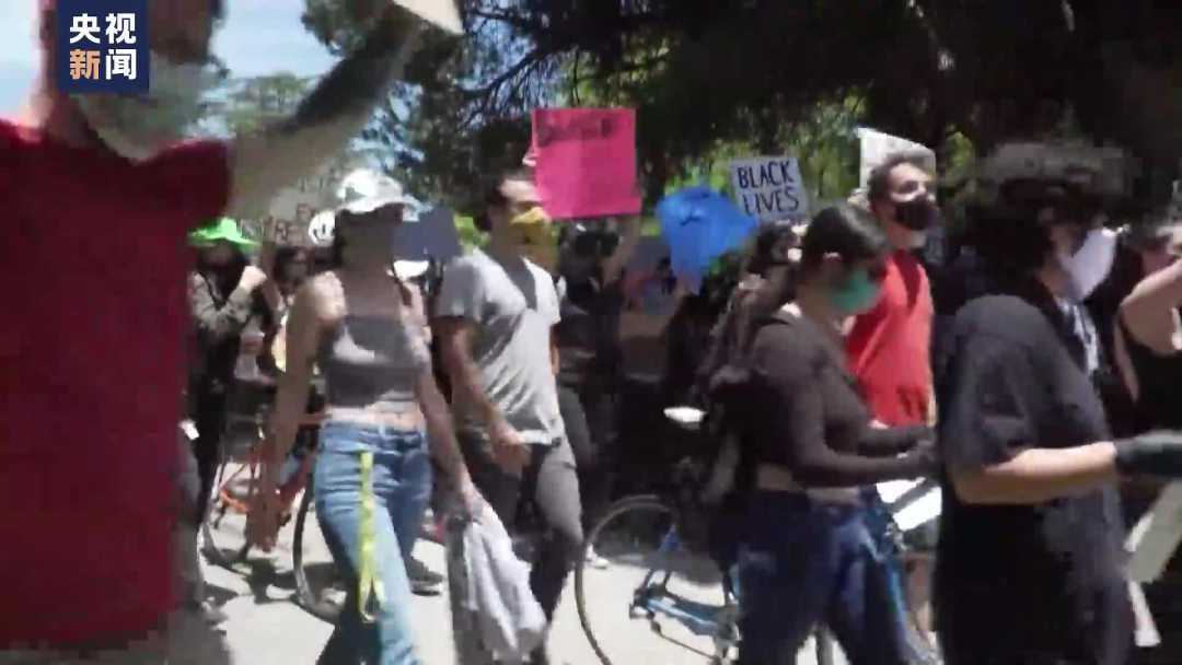 全美多地爆发抗议，谴责警察暴力执法致非裔男子死亡