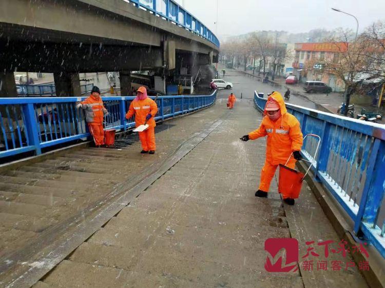 文明济南经得起大雪检阅 因为有人一直在行动